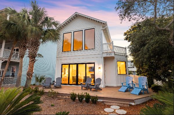 Totally Renovated Beach Cottage And Carriage House Steps From Beach