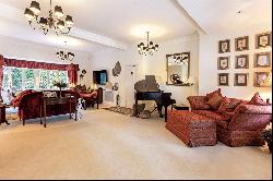 Larch Avenue, Sunninghill, Berkshire, SL5 0AP