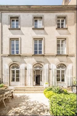 Hôtel particulier Ancien Palais de Justice avec locatifs et garages