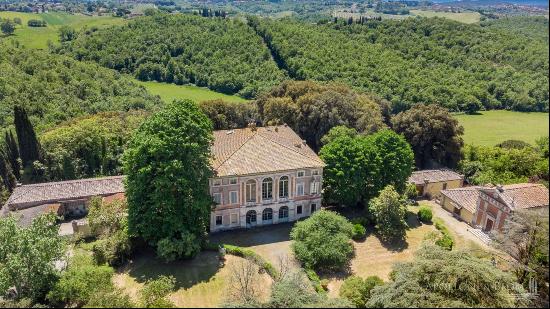 Historical Mansion with park, chapel and annexes near Siena - Tuscany