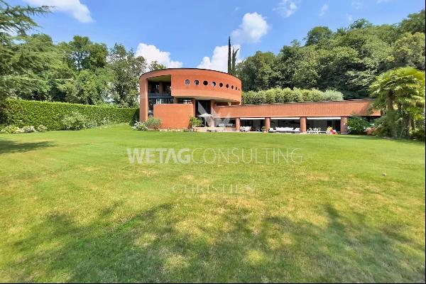 Villa for sale in Montagnola designed by the renowned Ticinese architect Mario Botta