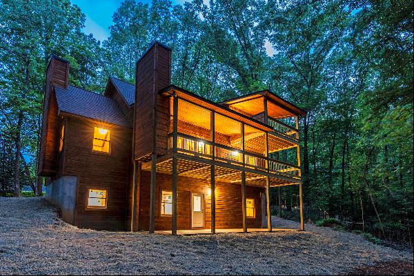 Beautiful New Construction Mountain Retreat Minutes From Downtown Blue Ridge