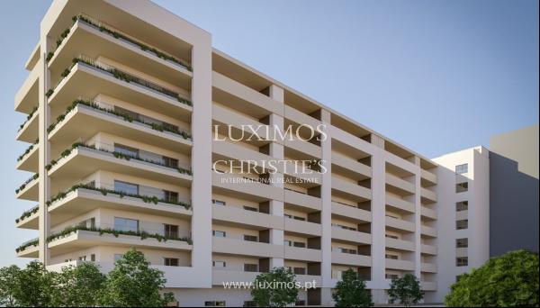 Modern 3-bedroom Apartment, in a gated community, in Portimo, Algarve