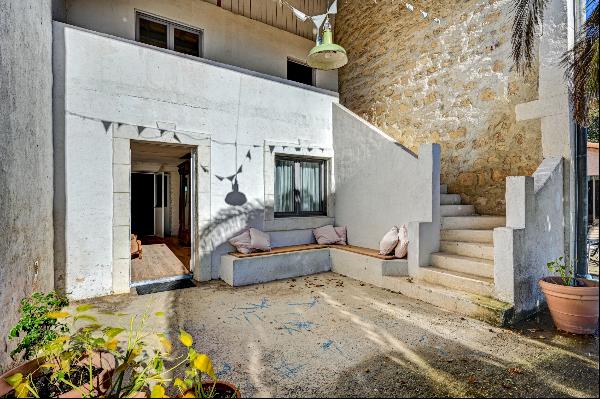 Provencal farmhouse with 6 bedrooms, workshop and swimming pool