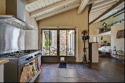 Provencal farmhouse with 6 bedrooms, workshop and swimming pool