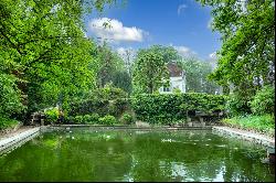 Bourgogne. Magnifique chateau Louis XVI son parc et ses etangs.