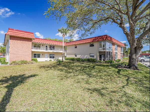 46 Woodland Drive, #205, Vero Beach, FL