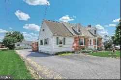 6454 Lincoln Highway W, Thomasville PA 17364