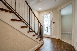 Beautiful Townhouse Located In The Heart Of Dallas