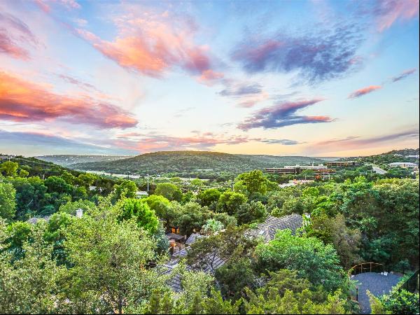 Panoramic Views. Relaxed Lifestyle in an Upscale Northwest Austin Enclave