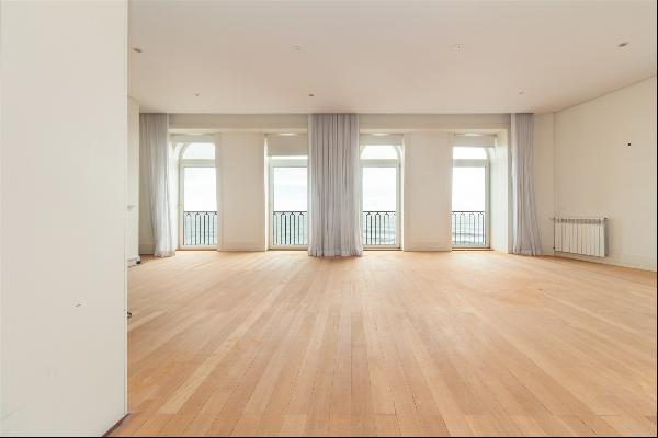 Flat, 5 bedrooms, for Rent