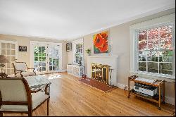 Charming Colonial Off Ruggles