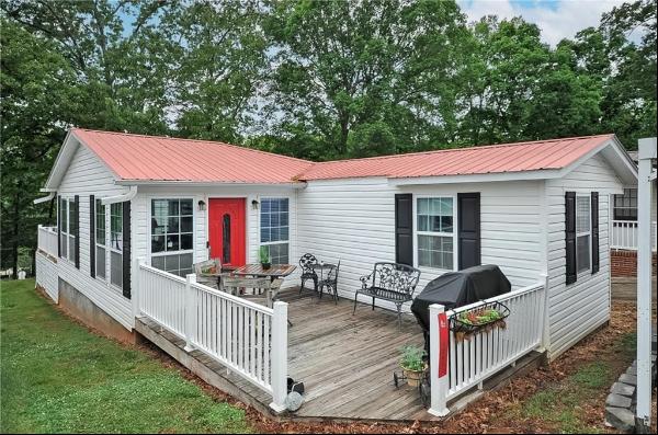 435-A Lakewood Drive, Townville SC 29689