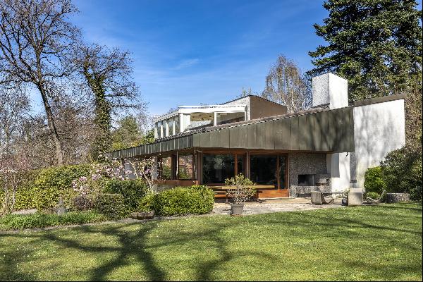 Outstanding architect's house with Le Corbusier-inspired elegance in Vésenaz, Genève.