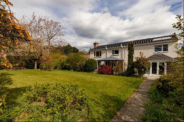 Rarely available, detached five-bedroom family house boasting a large private south facing