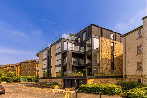 A stunning two-bedroom apartment in the heart of Canonmills.