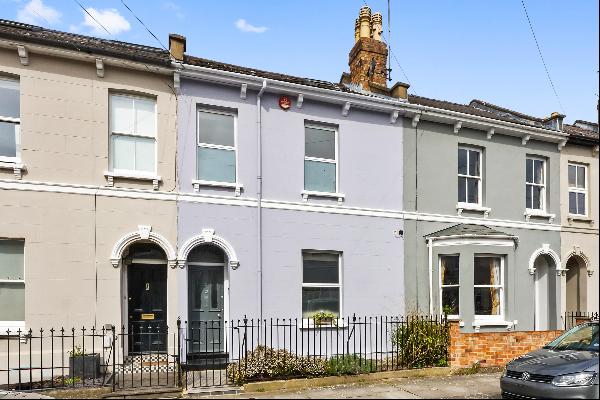 A superbly renovated town house with flexible accommodation