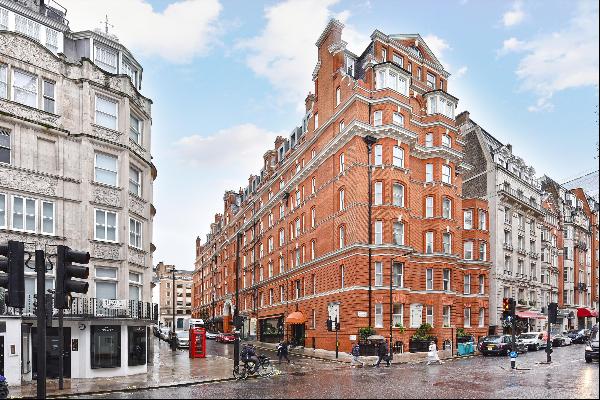 A wonderful lateral one bedroom flat for sale in the heart of Mayfair