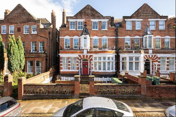 A three bedroom lateral flat in West Hampstead, NW6
