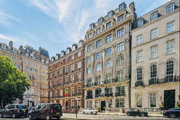 A unique opportunity to purchase an exquisite duplex apartment in the heart of Marylebone.