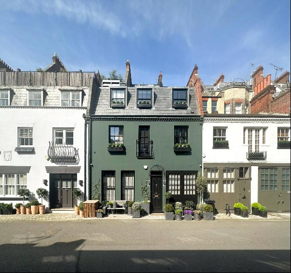 A well presented three bedroom mews house in Knightsbridge, SW1X.