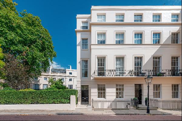 A superb end-of-terrace Grade I Listed home (4,844 sq ft / 450 sq m) with one of the large