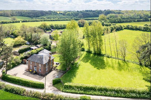A fantastic, detached Georgian 5 bedroom family home nestled in a delightful hamlet of Rin