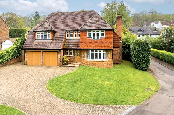 A superb detached five bedroom family property located on the south side of Sevenoaks.