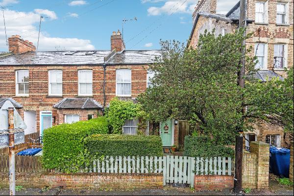 A well-presented end-of-terrace Victorian house with a self-contained garden office.