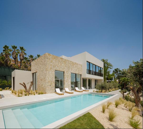 Beautifully refurbished 5-bedroom villa in Encosta do Lago, Algarve.