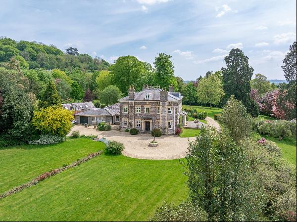 A well-balanced and presented country house with converted coach house sitting at the head