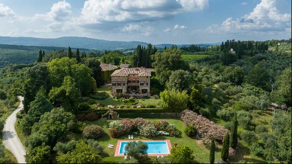 Gorgeous villa with stunning views towards Siena.