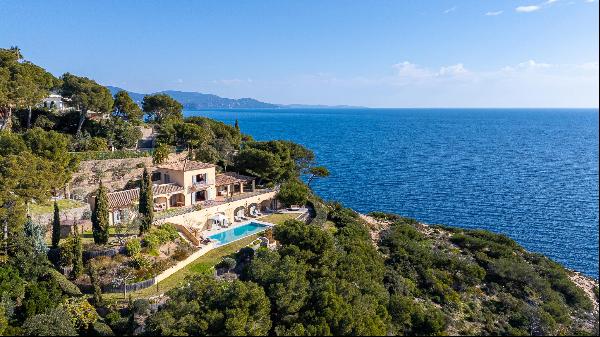 An exceptional waterfront villa on a private domain on Cap Benat with panoramic sea views 