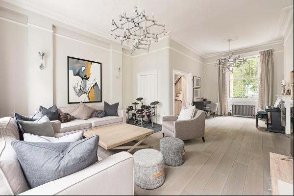 A superb five bedroom house to rent in Kensington, W8.
