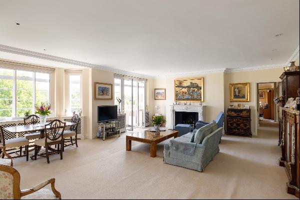 A stunning 6th floor apartment for sale in a red brick Holland Park mansion block.
