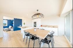 STUNNING RENOVATED DUPLEX WITH VIEW OF THE JET D'EAU