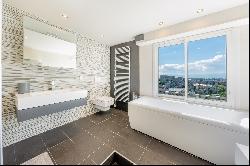 STUNNING RENOVATED DUPLEX WITH VIEW OF THE JET D'EAU