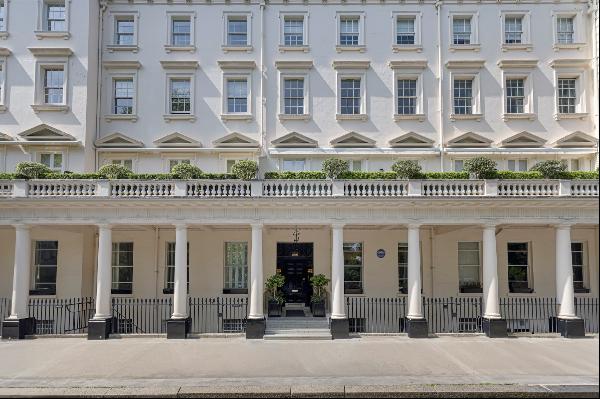 Beautifully designed lateral apartment with private terrace in Belgravia