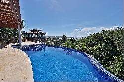 Balinese-style house close to the beach in Búzios