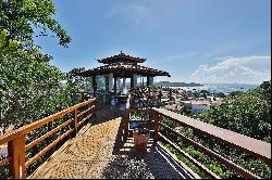 Balinese-style house close to the beach in Buzios