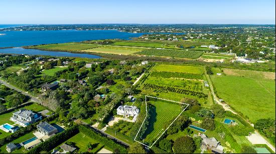 This full acre South of the highway in Bridgehampton allows for a 7,000 +/- square foot ho