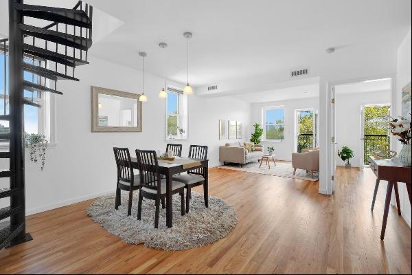 <p><span>Sprawling Duplex Condo for sale in prime Park Slope, Brooklyn! This sun filled co