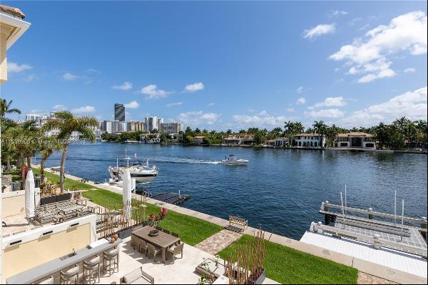 ONLY TOWNHOME ON THE WATER! PRIVATE DOCK WITH BOAT LIFT IN AVENTURA/ MIAMI . THIS UNIQUE P