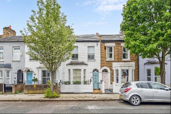 A beautiful three double bedroom home with a south-facing garden, located close to the gre