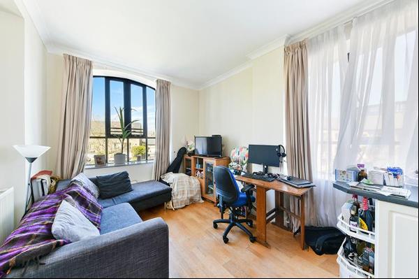 Apartment to let in Slipway House near Canary Wharf, London E14