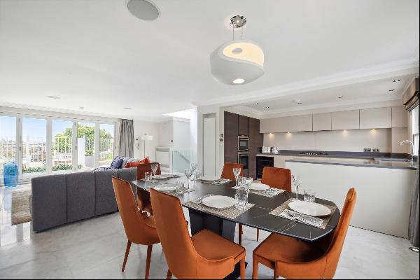 A superb and elegant penthouse to let in the sought after Beaufort Gardens, SW3.