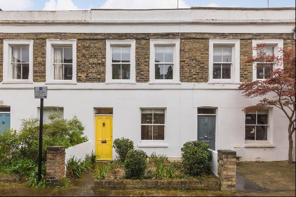 A charming two-story freehold Cottage situated on a peaceful no-through-road in Barnsbury.