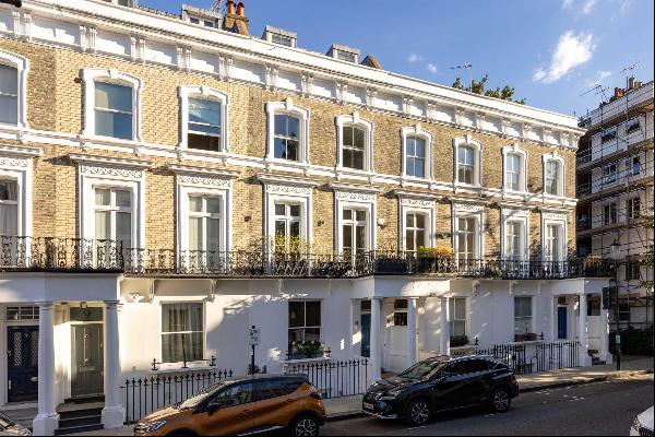 This is an exceptional five bedroom family home on Fawcett Street, in Chelsea.