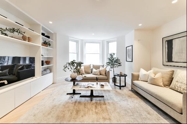 An exceptional three bedroom flat in Chelsea, SW10
