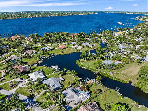 Welcome to boater's paradise in the highly sought-after community of North River Shores!! 